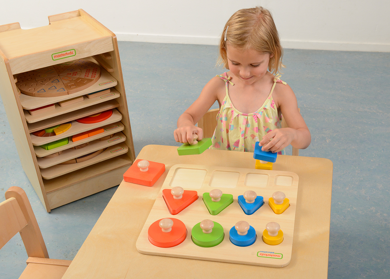 Shape、Size and Color Learning Peg Puzzle